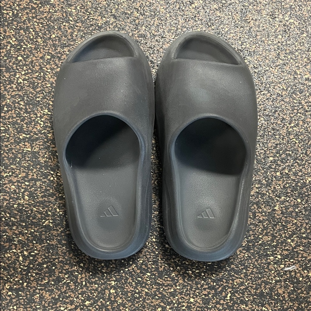 yeezy slides